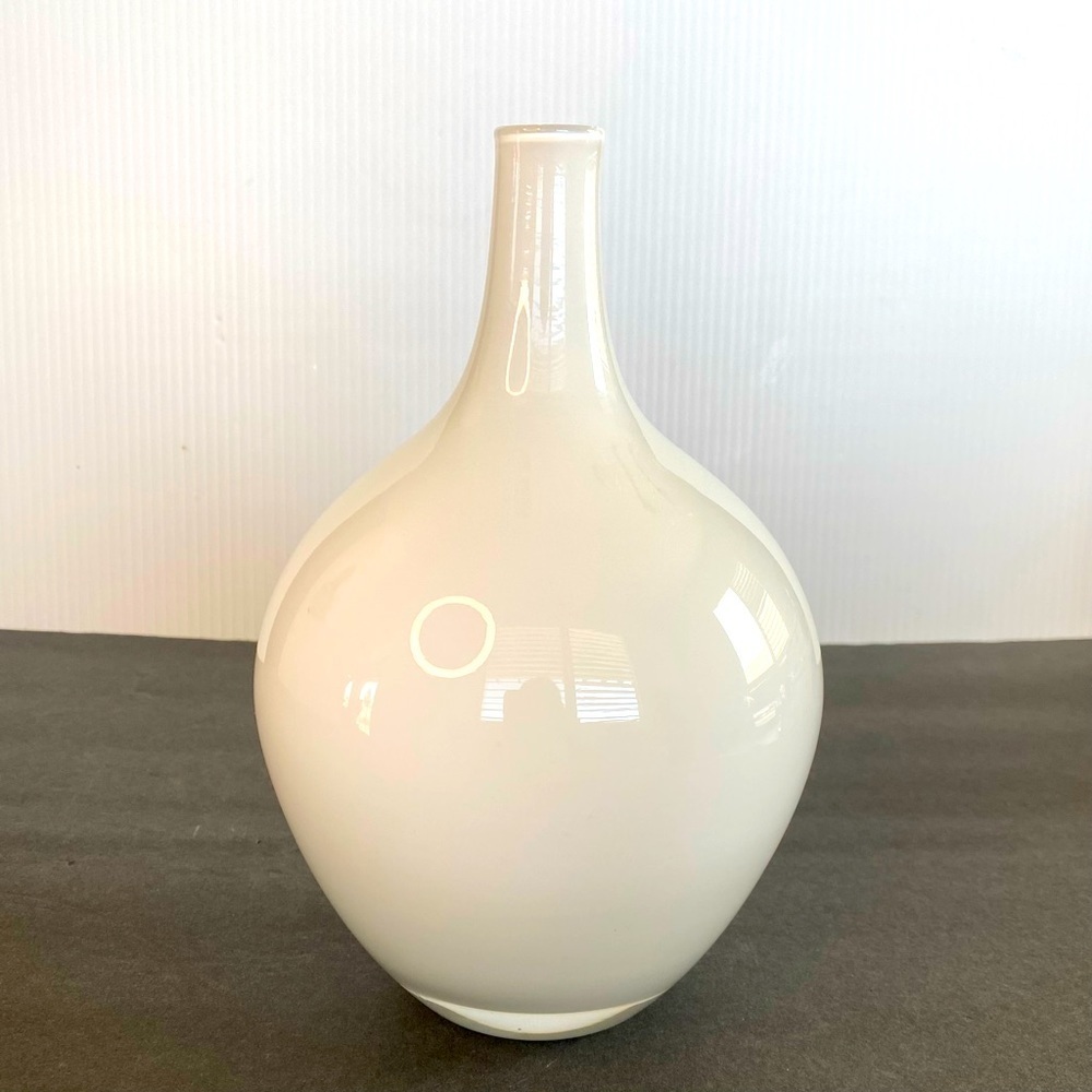 IKEA MODERNIST WHITE VASE HAND BLOWN GLASS 21802 BEAUTIFUL PIECE 8”